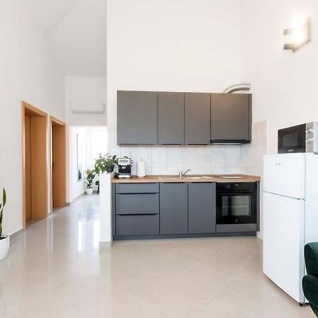 Cozy Apartment With Private Parking Medulin Bagian luar foto